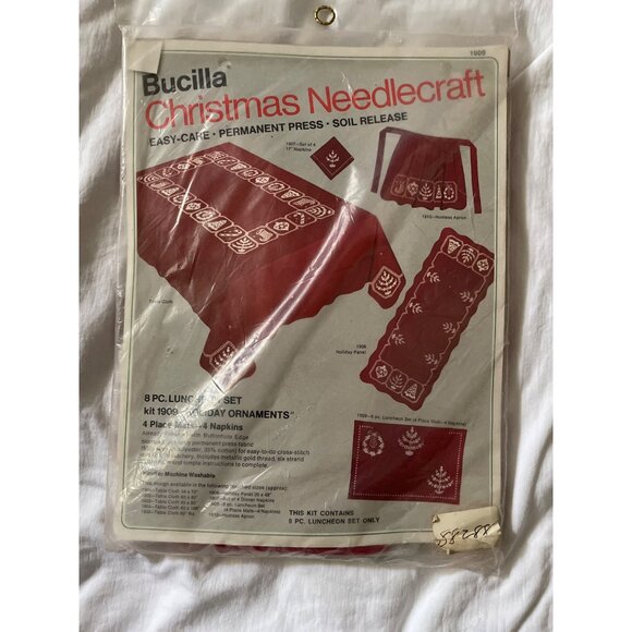 Bucilla Christmas Needlecraft Luncheon Set Kit 1909 "Holiday Ornaments" 8 Pieces - Picture 1 of 12